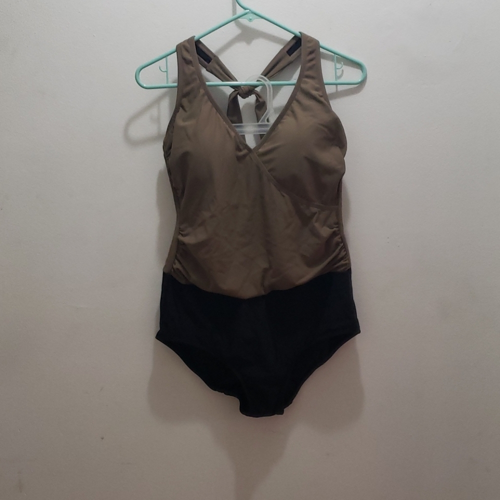 Color block one-piece bathing suit